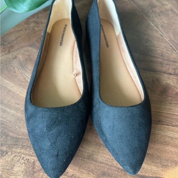 2 Women's Pointed-Toe Flats in Navy and Black 9 Like New - Picture 9 of 12